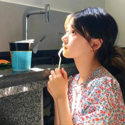 黑衣人